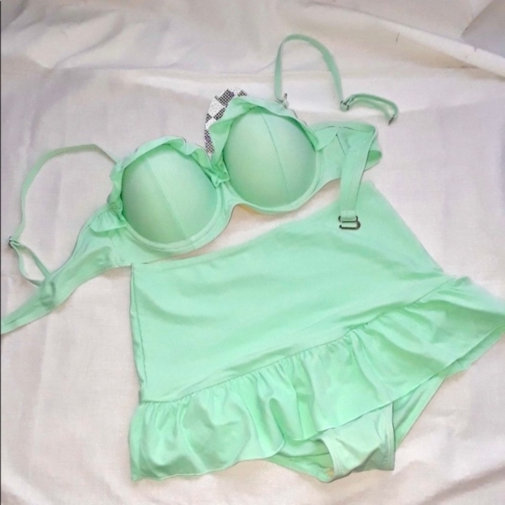 pinup girl style swimsuit